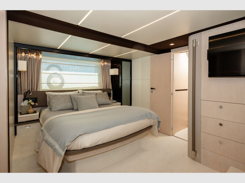 Sea Ya Azimut 66 Interior Full-beam Master Cabin