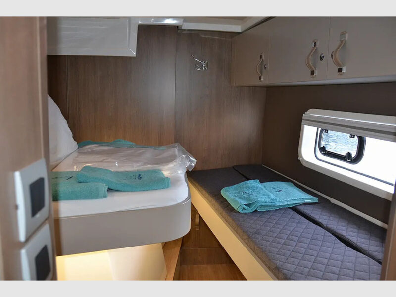 Bali 40 Catspace rental catamaran Marmaris interior fore cabin