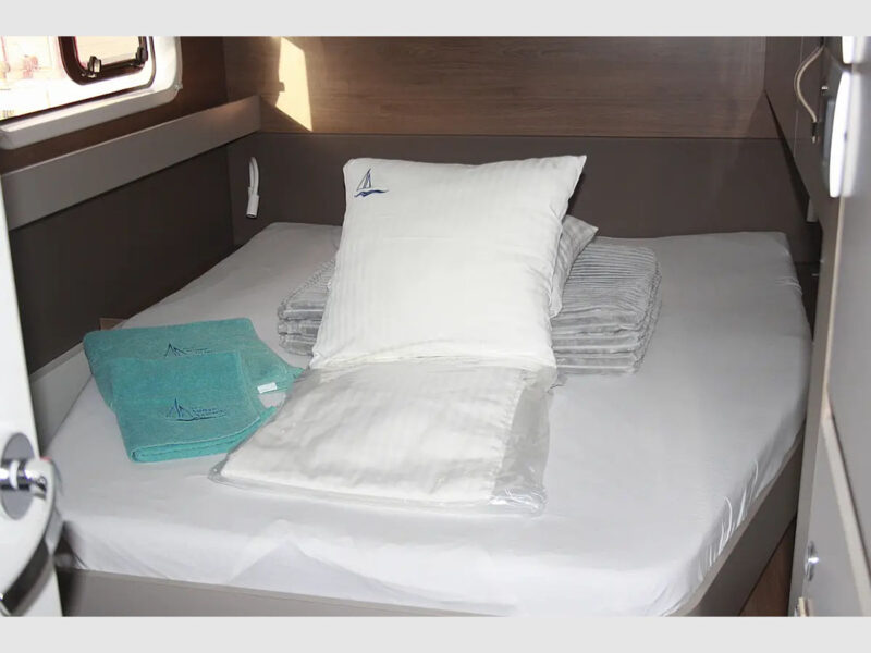 Bali 40 Catspace rental catamaran Marmaris interior aft cabin