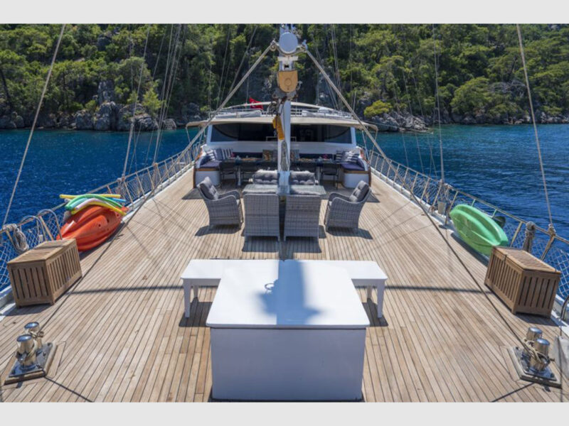 Holiday 10 charter gulet outdoor fore deck