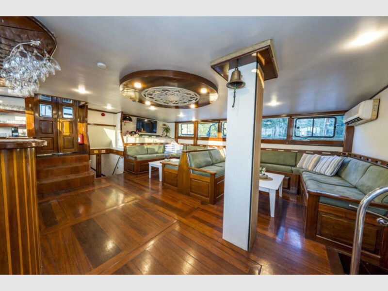 Holiday 10 charter gulet interior saloon lounge areas