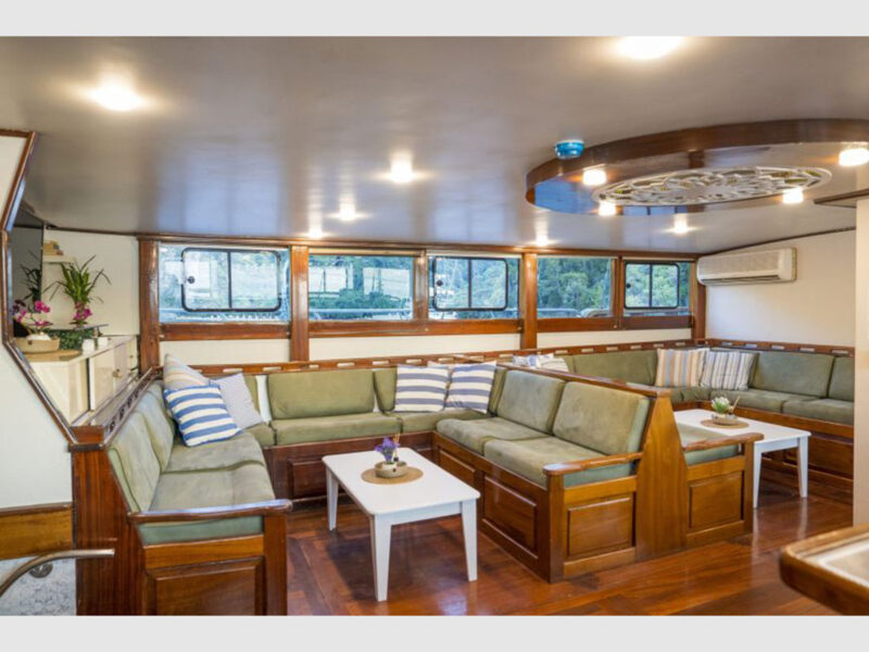 Holiday 10 charter gulet interior saloon lounge areas