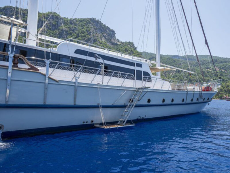 Holiday 10 charter gulet exterior stairs to water
