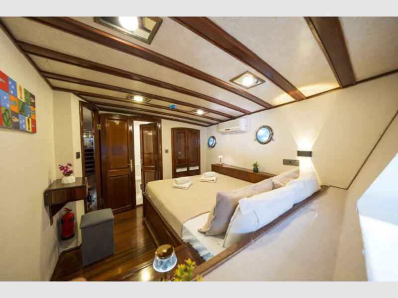 Holiday 10 charter gulet interior aft double cabin
