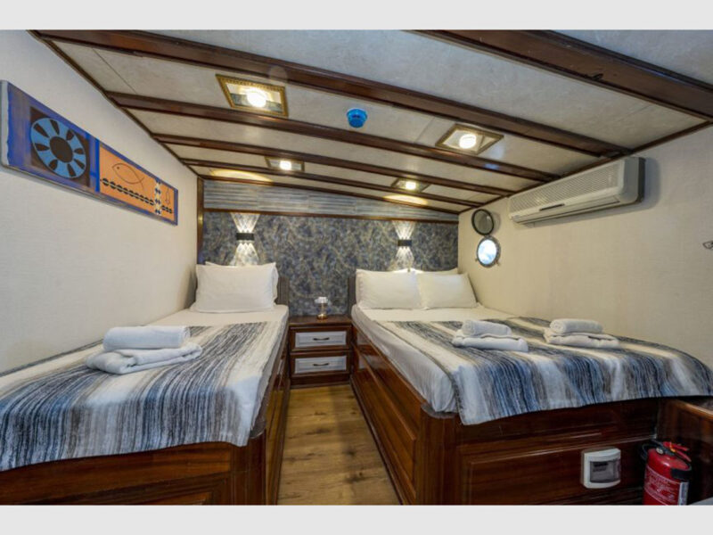 Holiday 10 charter gulet interior triple cabin