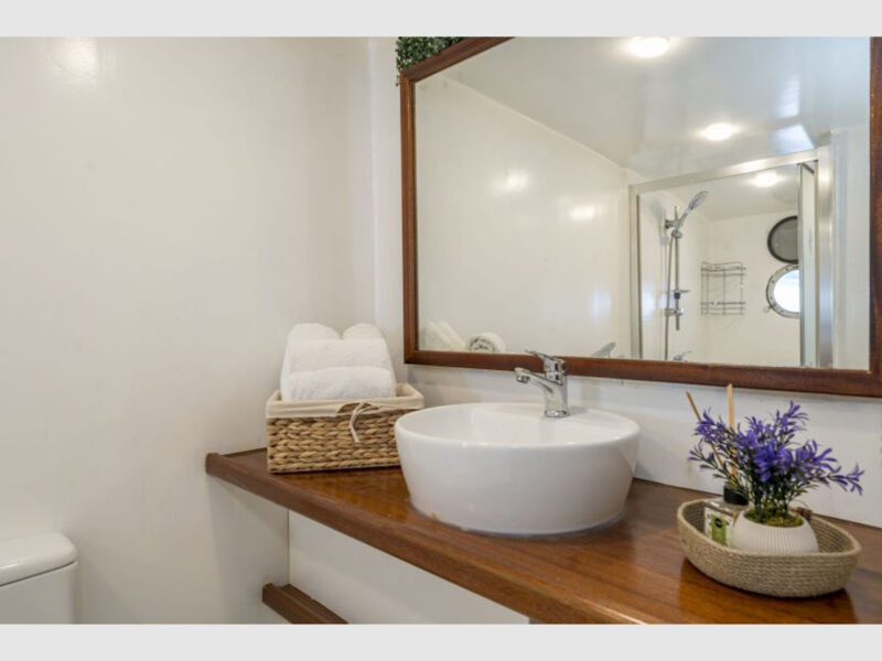 Holiday 10 charter gulet interior triple cabin bathroom