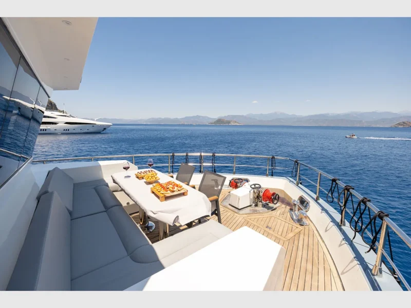 Akya-S trawler charter yacht outdoor fore deck
