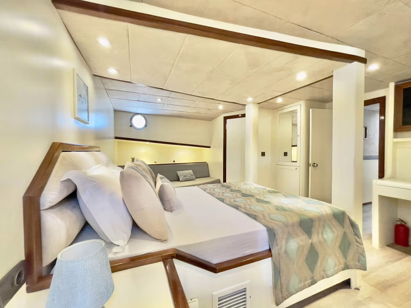 Derya Deniz gulet interior fore master cabin wide angle