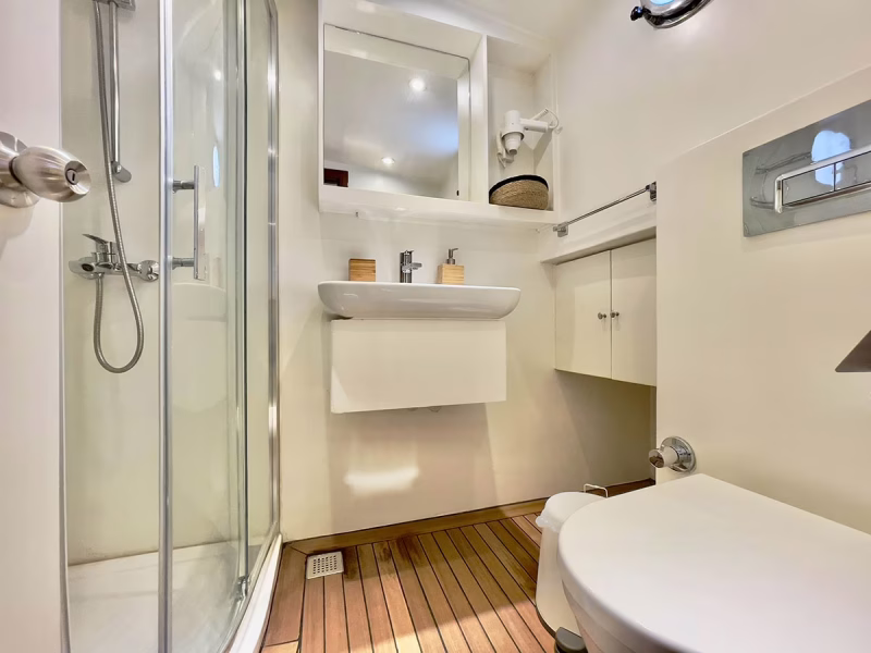 Derya Deniz gulet interior double cabin bathroom