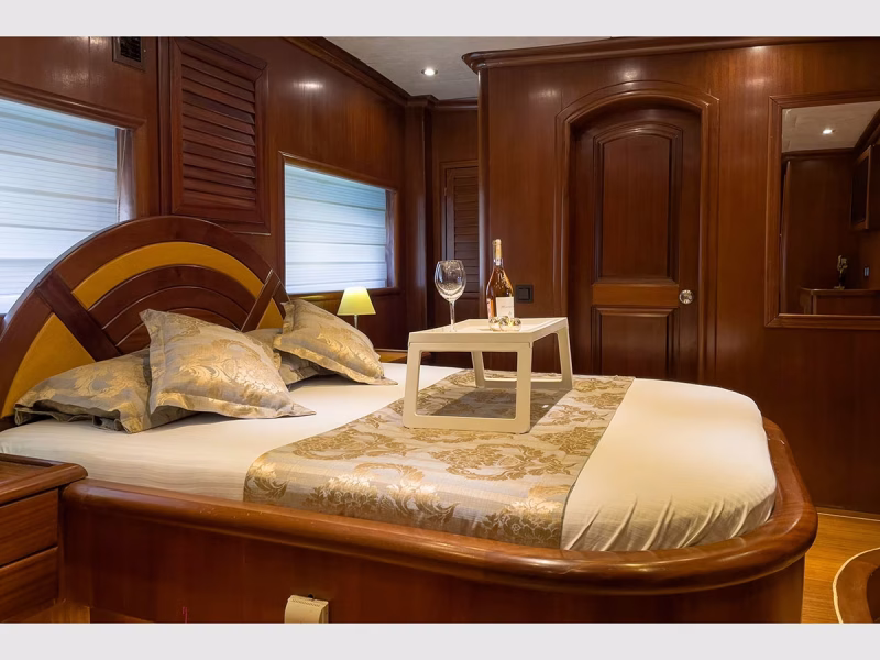 Diva Deniz gulet interior aft master cabin bed