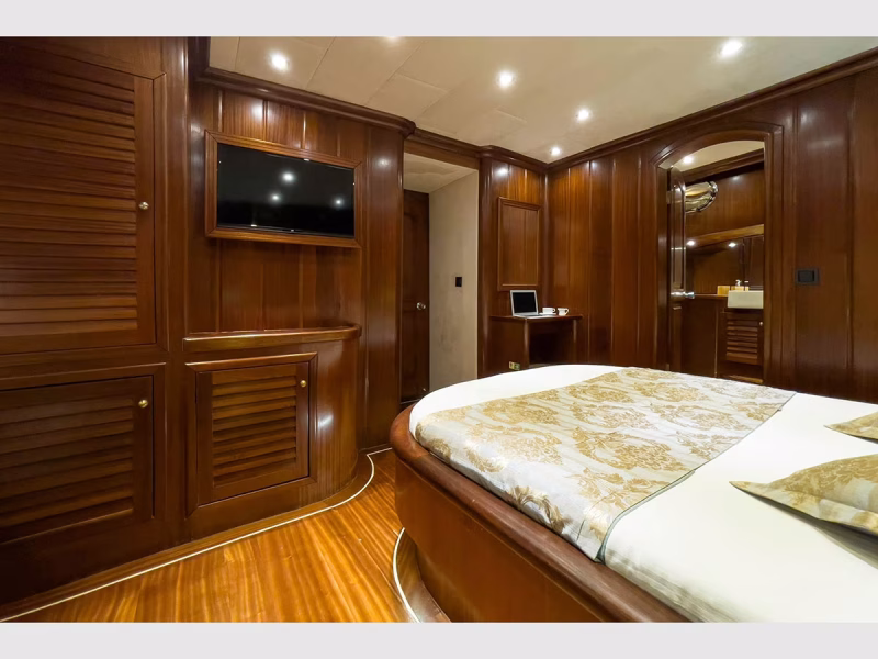 Diva Deniz gulet interior fore master cabin wide angle