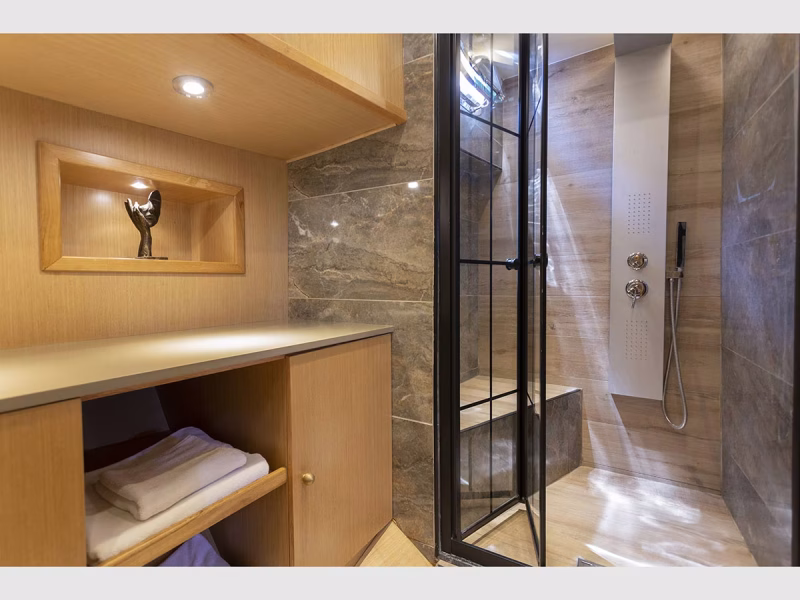 Diva Deniz gulet interior fore master cabin bathroom