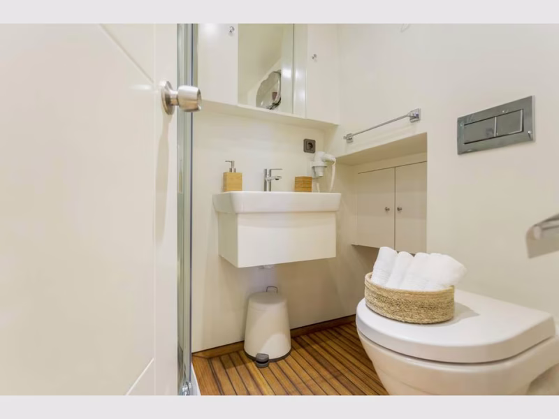 Grand Sailor gulet interior double cabin bathroom