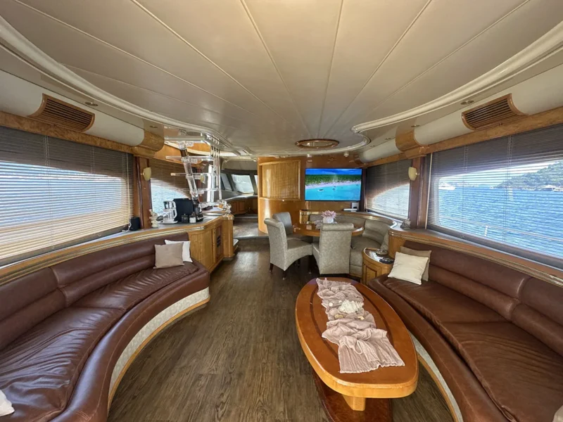 Ser-1 motor yacht interior saloon