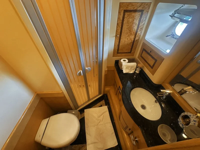 Ser-1 motor yacht interior port twin cabin bathroom