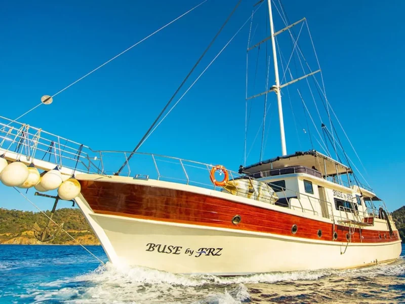 Buse by FRZ gulet close shot while cruising