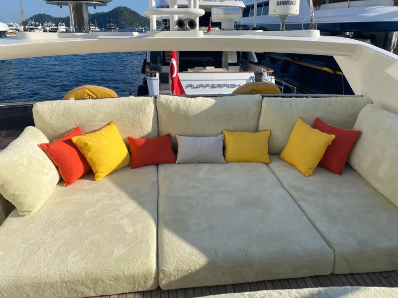 Sunseeker Manhattan 74 motor yacht Radiant outdoor upper deck (flybridge) lounge area