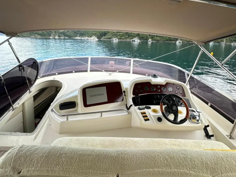 Sunseeker Manhattan 74 motor yacht Radiant outdoor upper deck (flybridge) view from wheel house