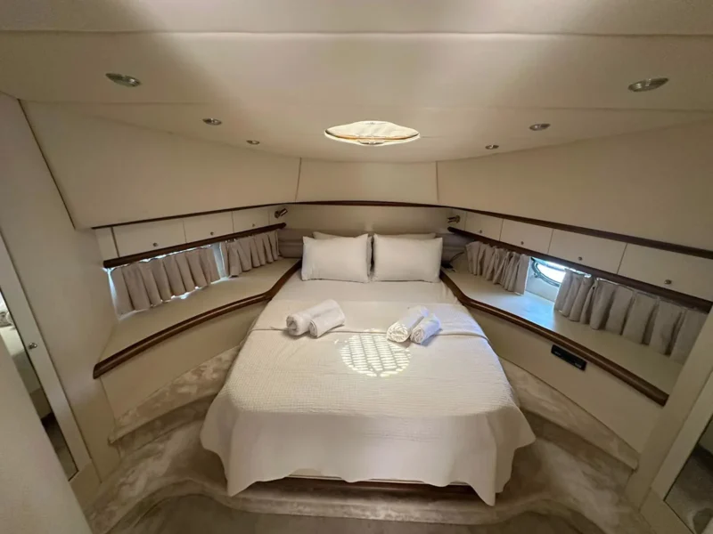 Sunseeker Manhattan 74 motor yacht Radiant interior VIP cabin