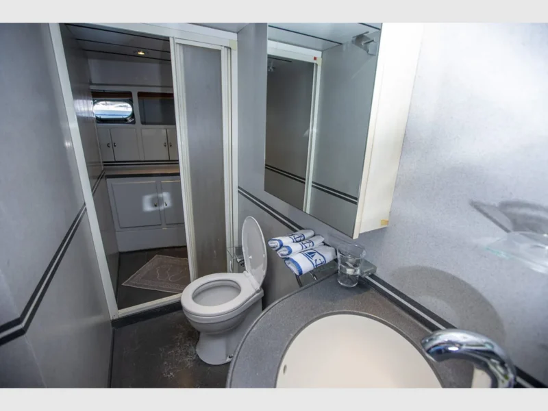 Poseidon-F charter motor yacht in Gocek, interior fore master cabin bathroom