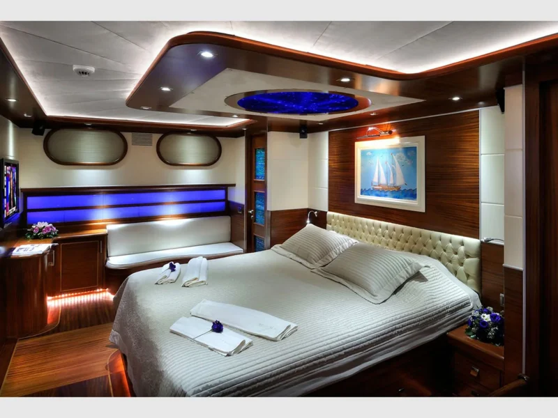 Dolce Mare gulet charter yacht interior fore master cabin