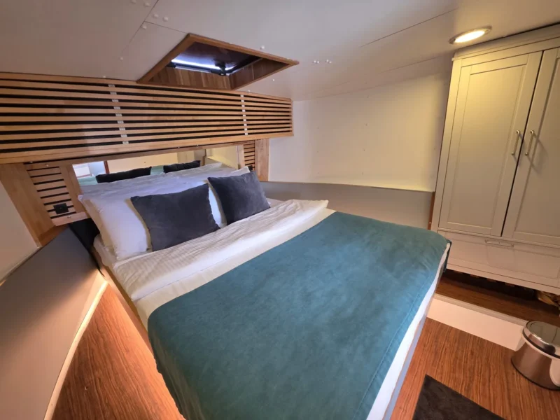 Gocek boat trip hourly rent speedboat BB, interior cabin