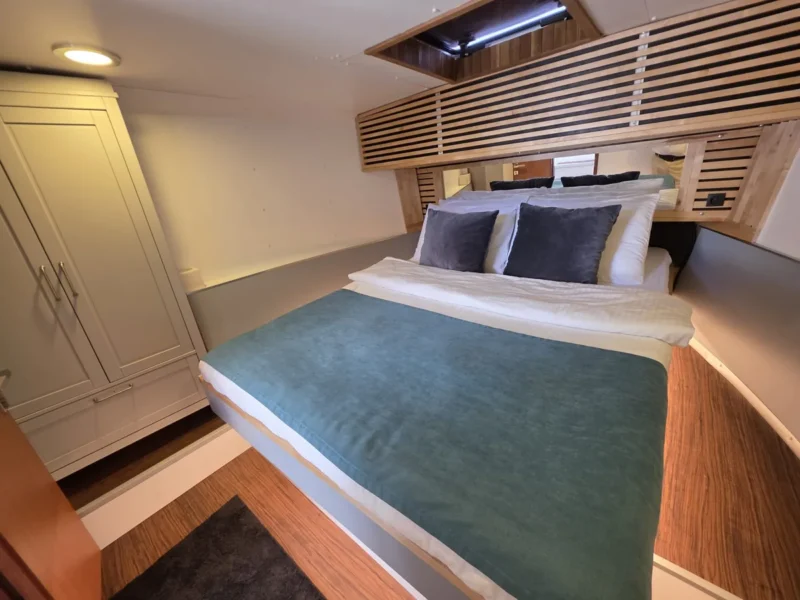 Gocek boat trip hourly rent speedboat BB, interior cabin wide angle