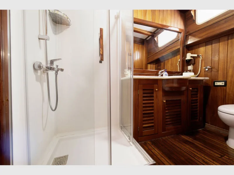 Sunworld 8 gulet charter yacht Bodrum, interior triple cabin 1 bathroom