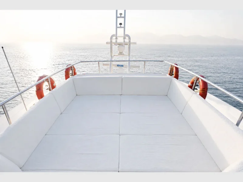 Panfeliss motoryat kiralık lüks yat dış mekan sundeck güneşlenme güvertesi