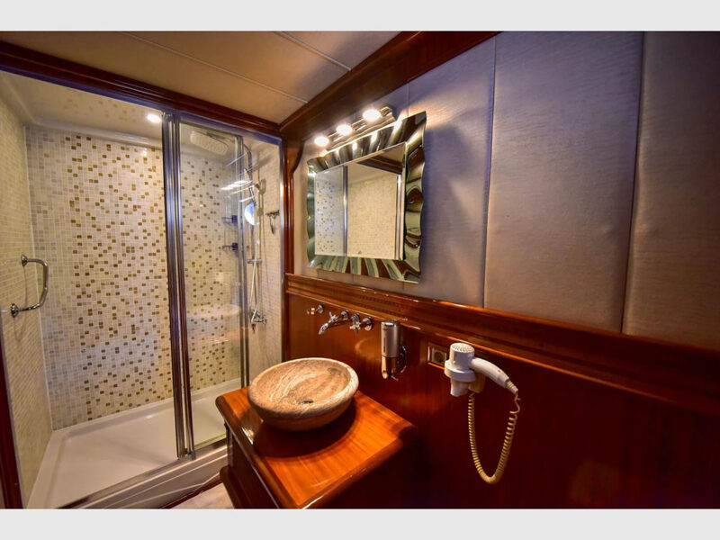 Queen Atlantis gulet iç mekan double kabin banyo