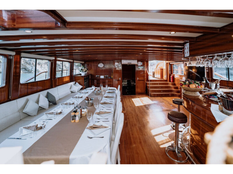 Lycian Queen Gulet iç mekan salon