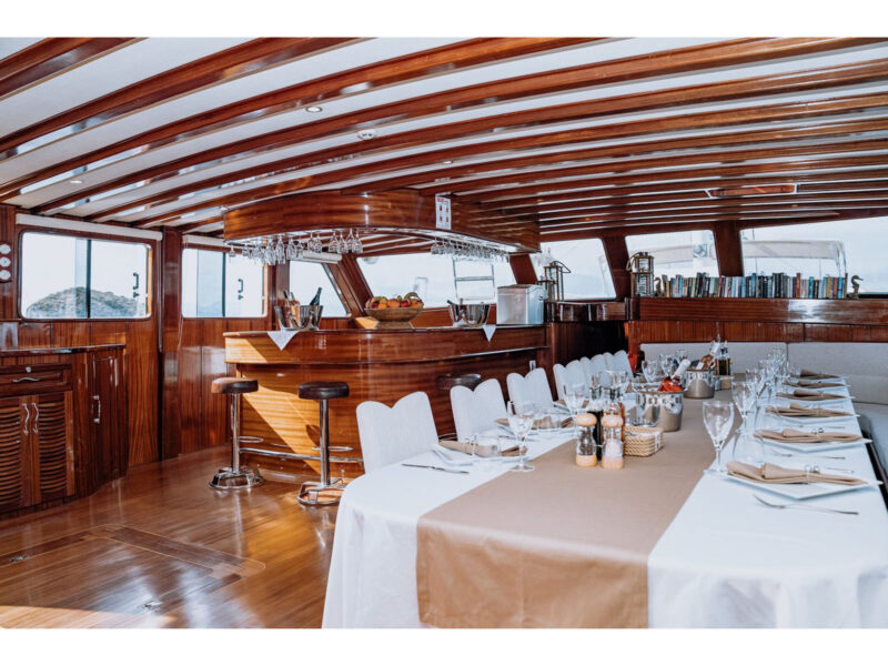 Lycian Queen Gulet iç mekan salon