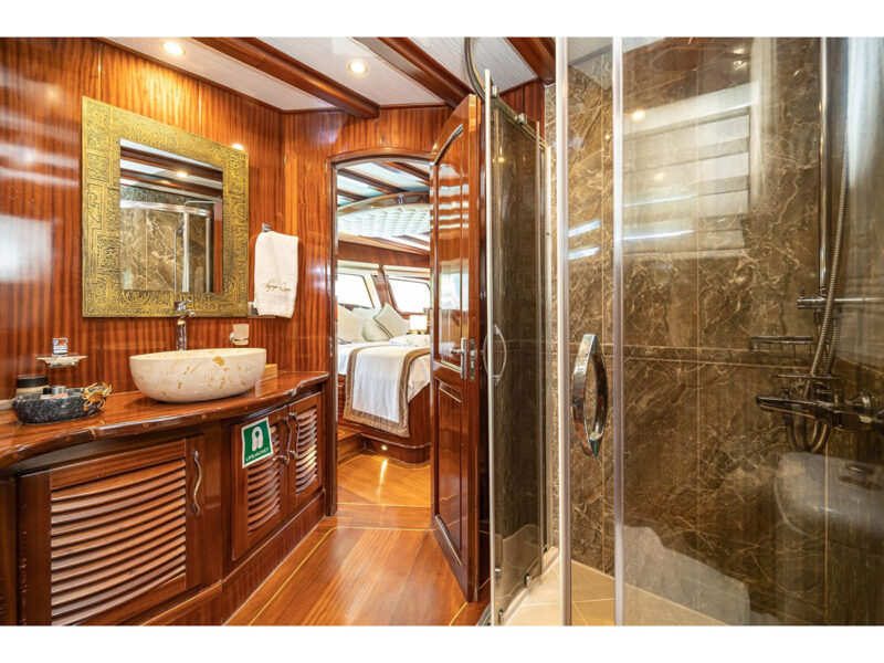 Lycian Queen Gulet kıç (arka) master kabin banyo