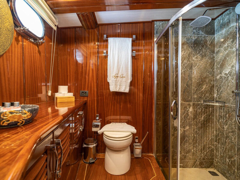 Lycian Queen Gulet iç mekan triple kabin banyo