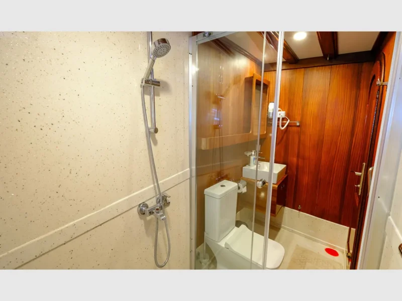 Ada Deniz gulet iç mekan double kabin banyo