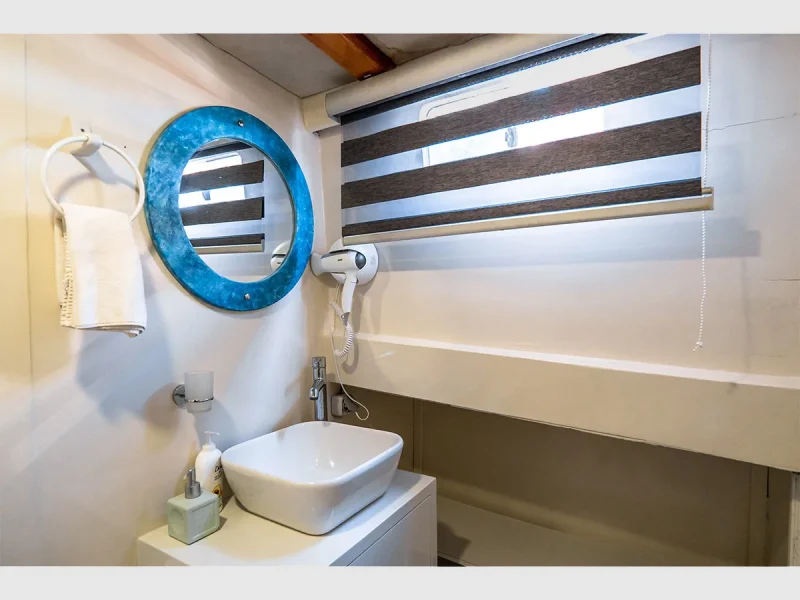 Ametist A gulet iç mekan triple kabin 2 banyo