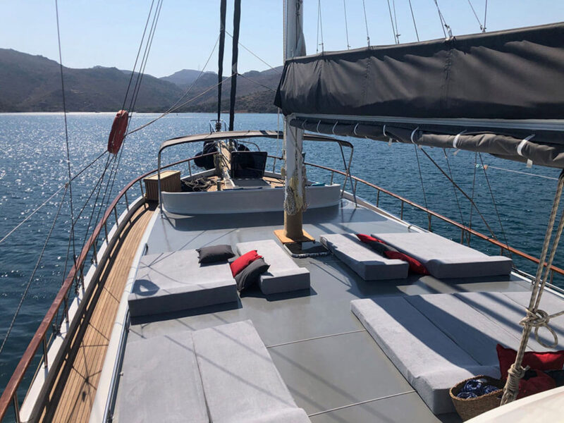 Gulet Bodrum Queen dış mekan ön güverte güneşlenme minderleri