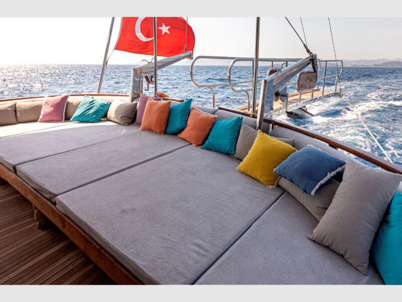 Gulet Bodrum Queen dış mekan kıç (arka) güverte dinlenme minderleri