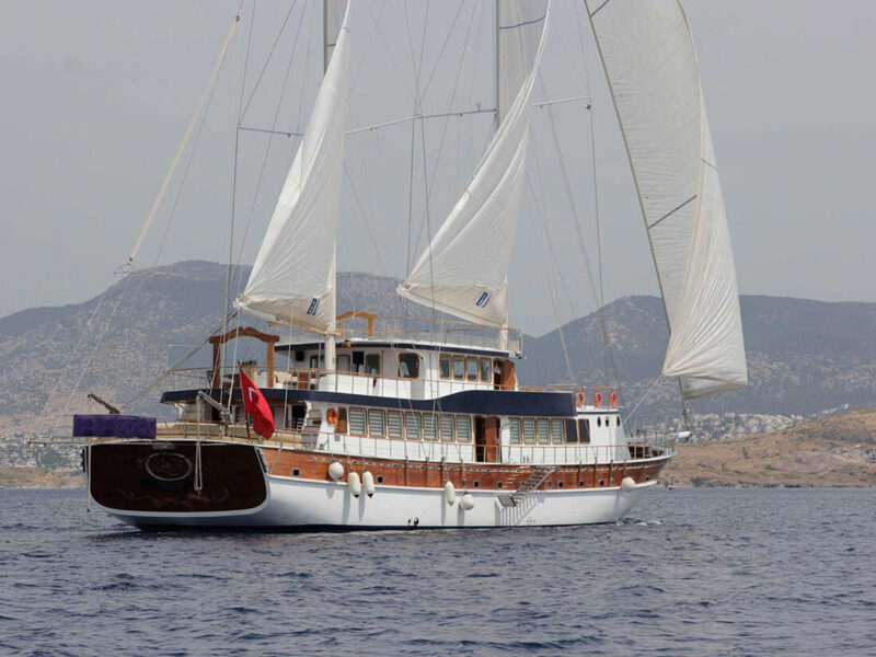 Boreas Gulet Dış Görüntü Yelken Seyrinde Sancak Kıç Omuzluk