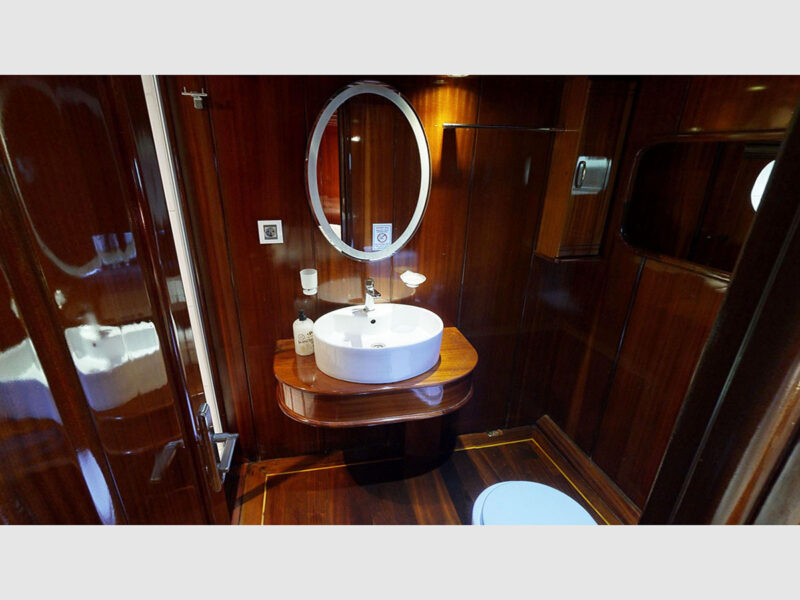 Dear Lila gulet iç mekan double kabin banyo