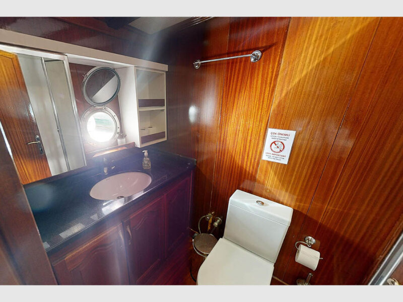 Diamond Lila kiralık gulet iç mekan double kabin banyo