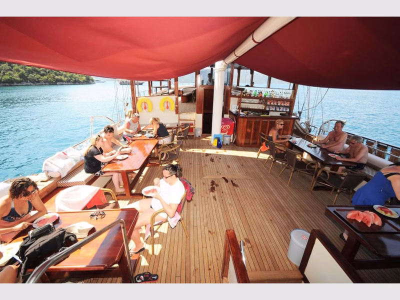 Fethiye 12 Adalar tekne turu ön güverte