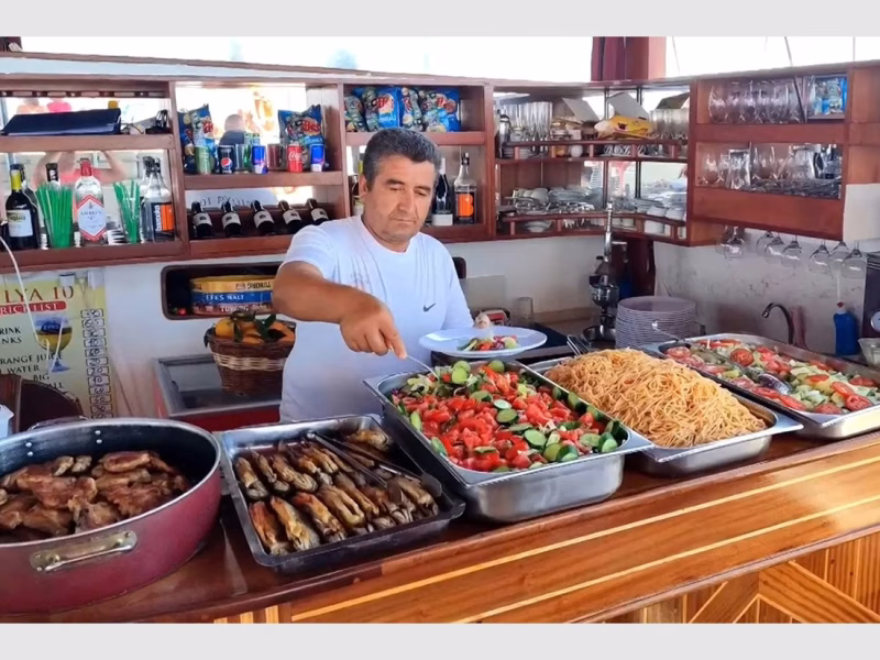 Fethiye 12 Adalar tekne turu öğlen yemeği servisi