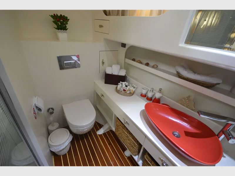 Gül Sultan gulet iç mekan baş master kabin banyo