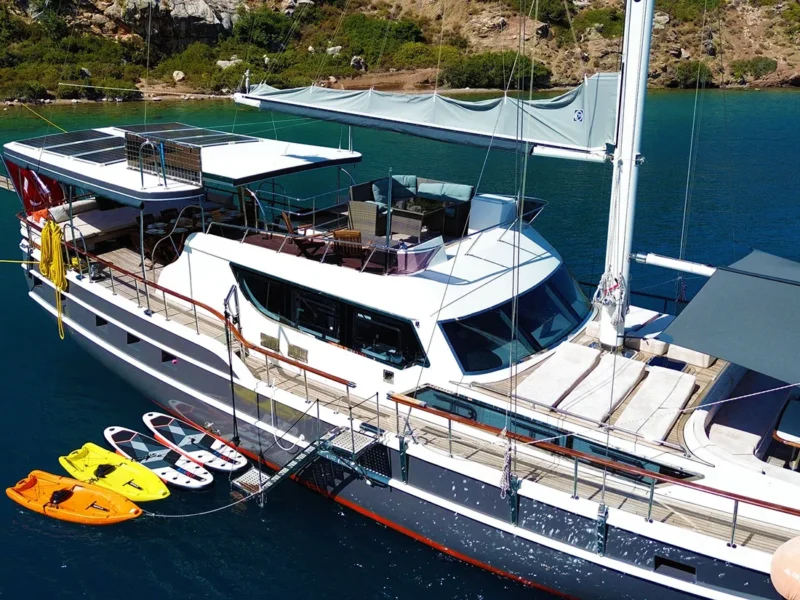 Gulet Arni üst güverte flybridge