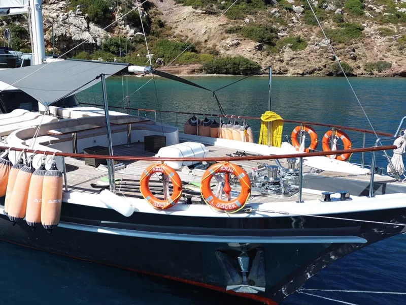 Gulet Arni yat kiralama dış mekan ön güverte