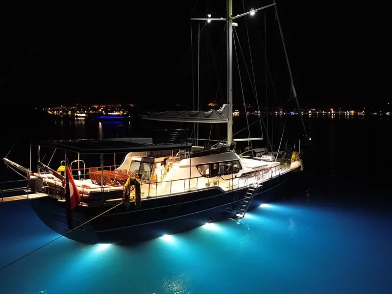 Gulet Arni yat kiralama gece sualtı ışıkları