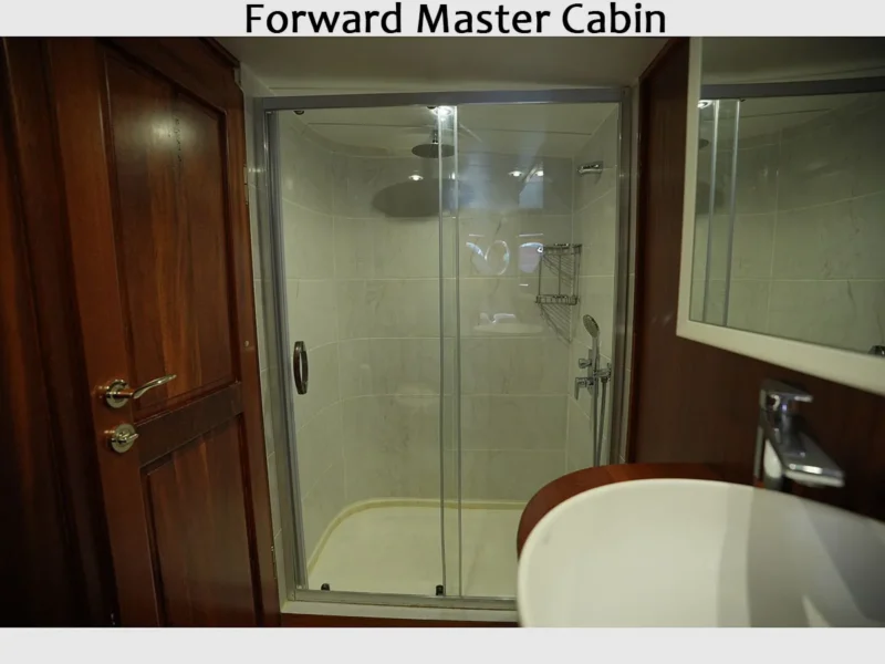 Kocaoğlan-1 gulet iç mekan baş master kabin banyo