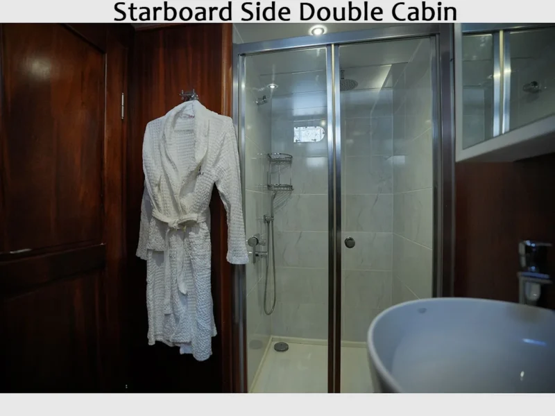 Kocaoğlan-1 gulet iç mekan sancak tarafı double kabin banyo