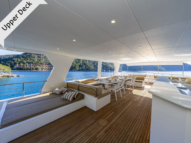 Lila trawler Fethiye kiralık motoryat dış mekan üst güverte geniş açı